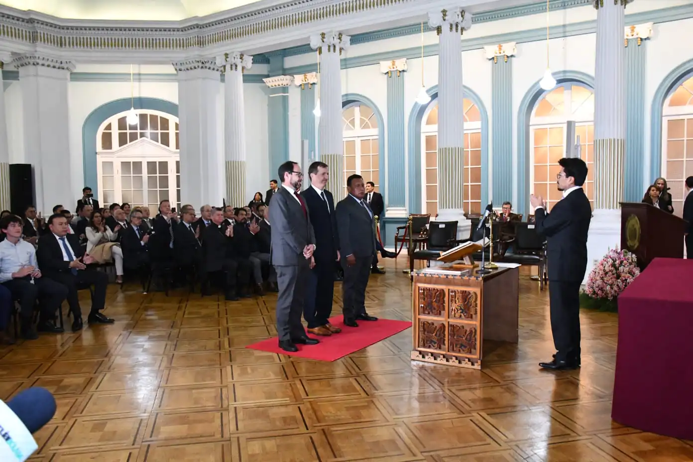 Ministro Aramayo posesiona a tres viceministros de la Cancillería