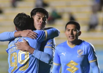 Bolívar disfruta, se divierte, golea 6-1 y avanza con autoridad