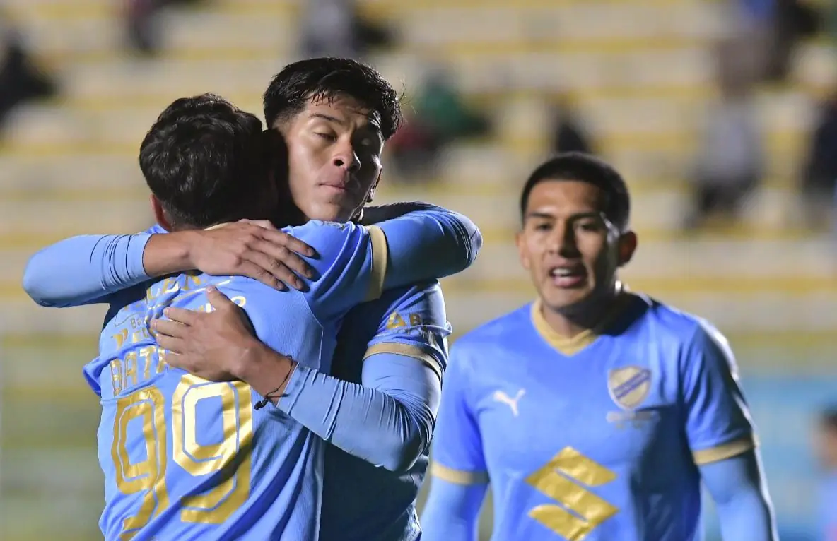 Bolívar disfruta, se divierte, golea 6-1 y avanza con autoridad