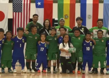 Bolivia de talla baja goleó a Japón y clasificó a cuartos