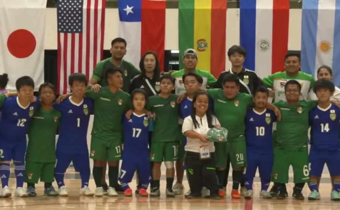 Bolivia de talla baja goleó a Japón y clasificó a cuartos