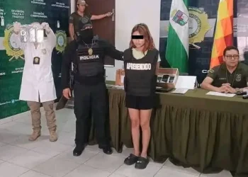 La Policía presentó a la aprehendida/Policía Boliviana