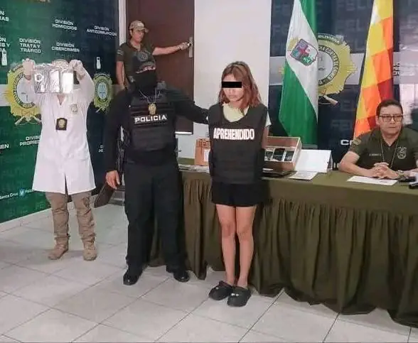 La Policía presentó a la aprehendida/Policía Boliviana