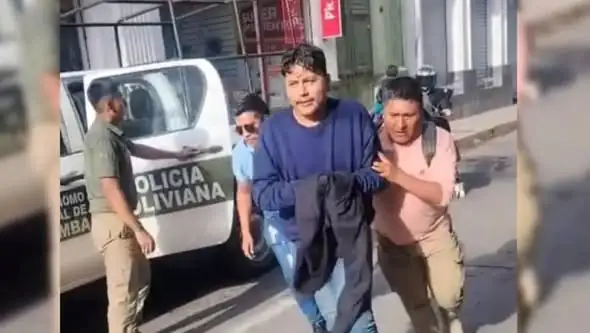 El aprehendido sale de su audiencia/Captura de pantalla