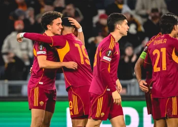 La Roma frena al Midtjylland en la Europa League, Lyon nuevo líder