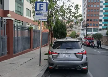 La Alcaldía de La Paz reactivó el sistema de parqueos tarifados. FOTO: GAMLP