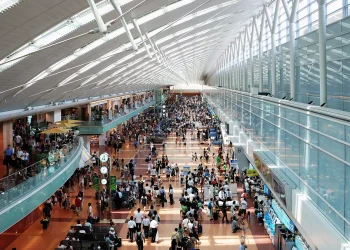 Los miles de pasajeros que usan la terminal aérea no tenía acceso a los baños/Haneda airport