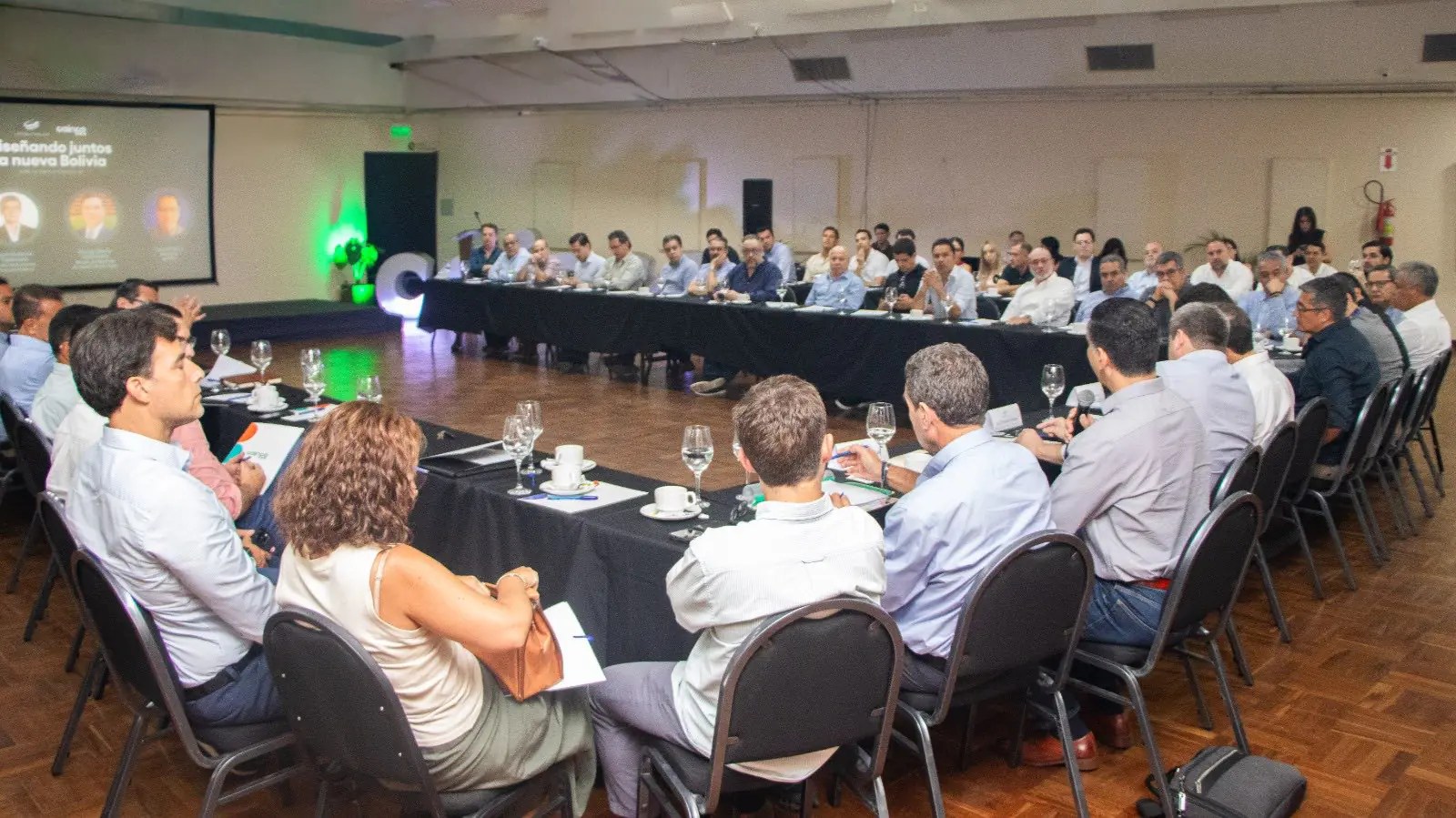 Cainco y ministros de Estado analizan el futuro del país