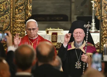 El papa León XIV y el Patriarca Bartolomé I, ofician una doxología/AFP