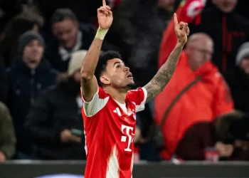 Díaz salva al Bayern y amplía su ventaja como líder de la Bundesliga