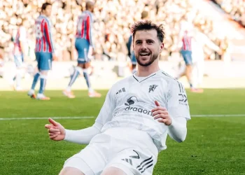 Manchester United remonta al Crystal Palace y asciende al sexto puesto