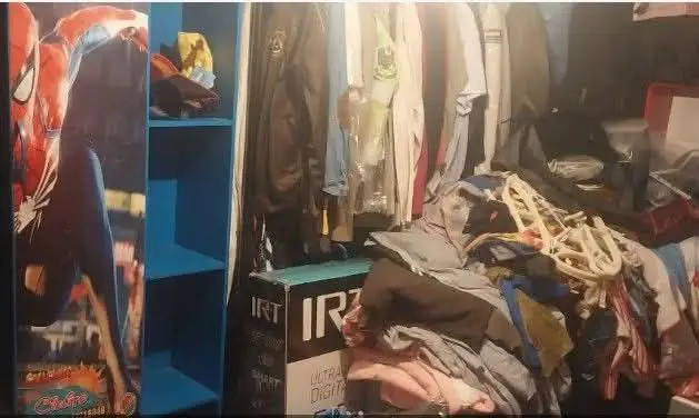 Los delincuentes abrieron y buscaron en todos los roperos y muebles/Captura de video