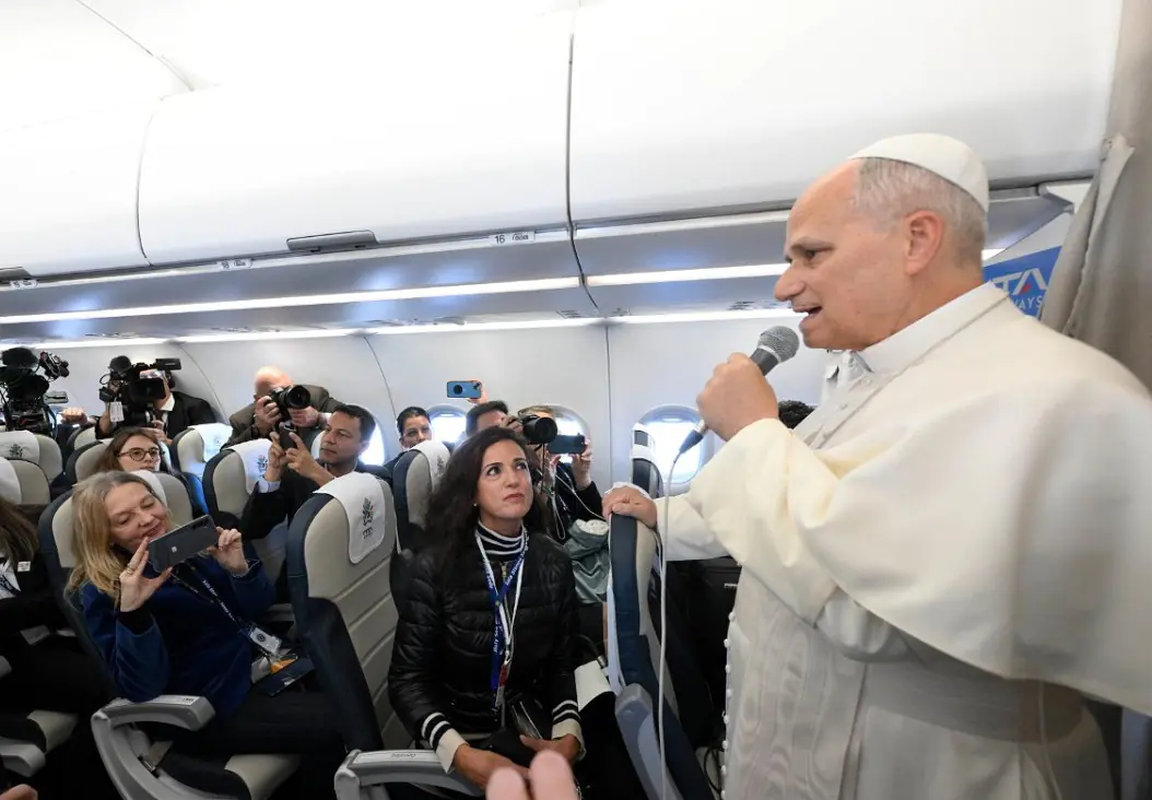 El Papa respondió preguntas en el avión en el viaje a Líbano/Vatican Media