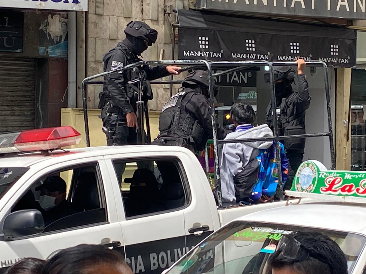 Detienen a un hombre que quería ‘entrevistarse’ con el Presidente