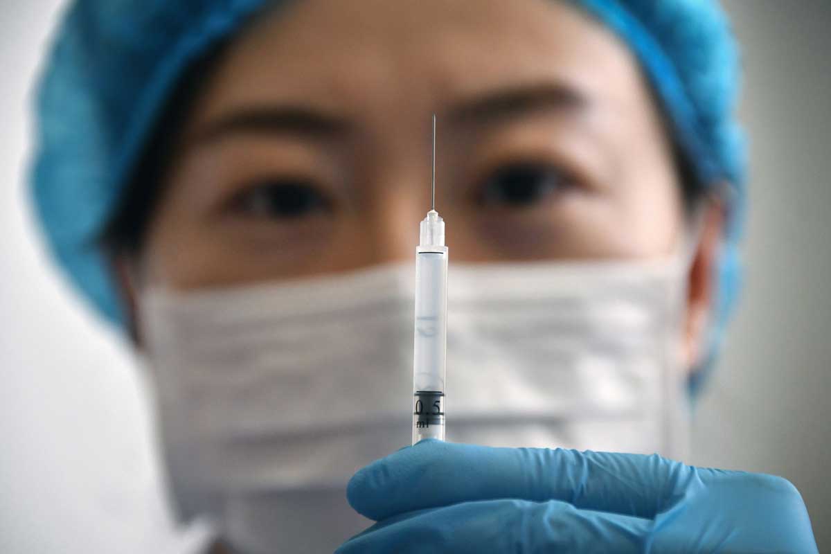 La vacuna china es efectiva contra las variantes del COVID-19, según su creador