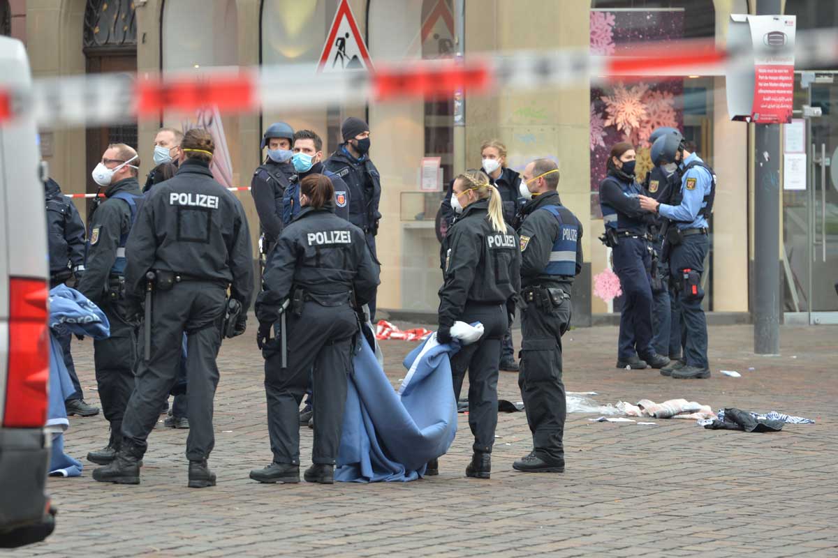 Un automóvil embiste contra una multitud en Alemania, dos personas murieron