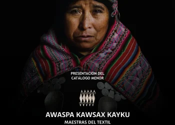 Portada de la primera biografía textil de maestras Kaluyo-Kallawaya. FOTO: MUSEF