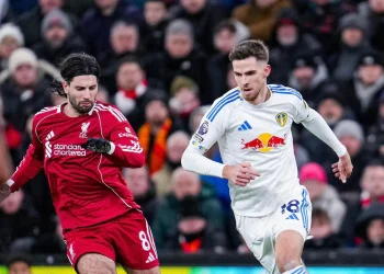 Liverpool da otro paso atrás en la Premier al empatar con Leeds
