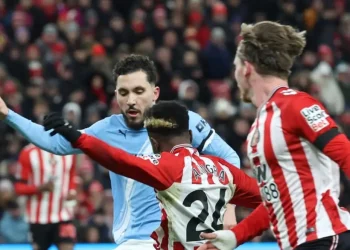 El City empata 0-0 con el Sunderland y le sirve un regalo al Arsenal