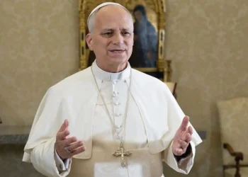 El Papa reza por víctimas del incendio en Suiza, que deja 40 muertos