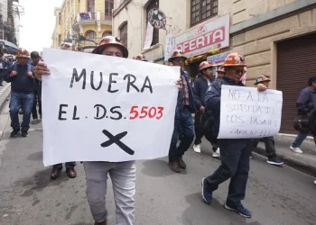 Campesinos e interculturales se suman a marcha desde Calamarca