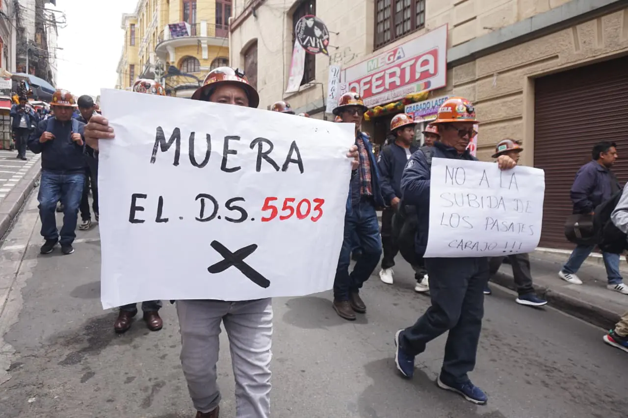 Campesinos e interculturales se suman a marcha desde Calamarca