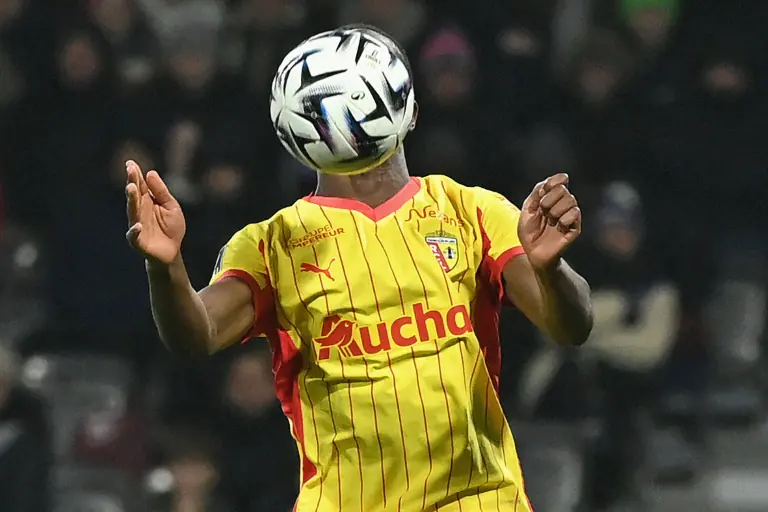 El Lens se asegura seguir líder y envía presión al PSG
