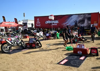 El Dakar 2026; aventura de 8.000 kilómetros en el desierto arábigo