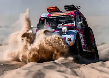 Ekström gana el prólogo del Rally Dakar en coches, Canet en motos