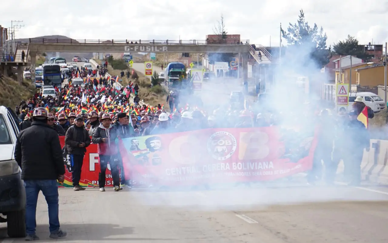 Sectores inician marcha en Calamarca en rechazo a medidas del Gobierno