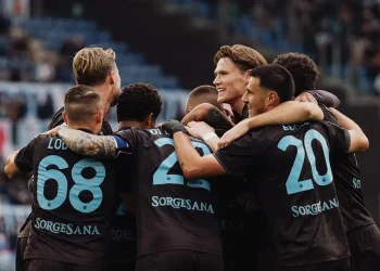 Napoli conquista Roma y se mantiene a la caza del Milan