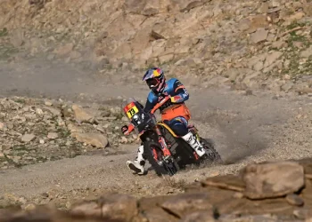 El español Canet sigue haciendo historia en el Dakar