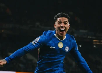 Enzo Fernández salva empate para Chelsea contra Manchester City