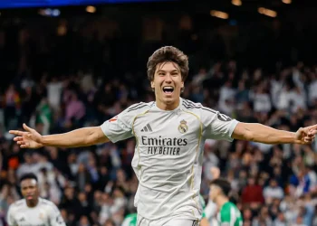 Real Madrid derrota 5-1 al Betis con triplete de Gonzalo