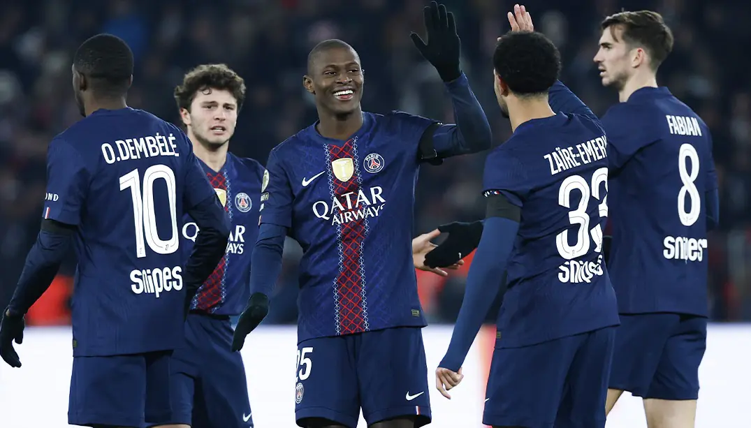 El París SG se lleva el derbi ante París FC y sigue los pasos del Lens