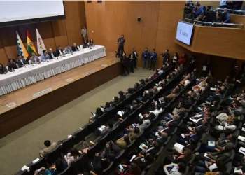 Comienza el diálogo entre el Gobierno y la COB sobre el DS 5503