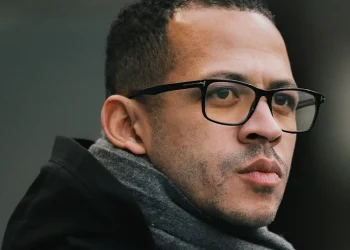 Chelsea confirma la designación de Liam Rosenior como entrenador