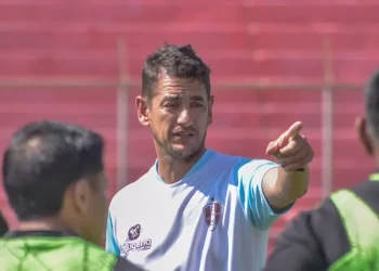 A falta de la firma, Rubinich acuerda ser DT de GV San José