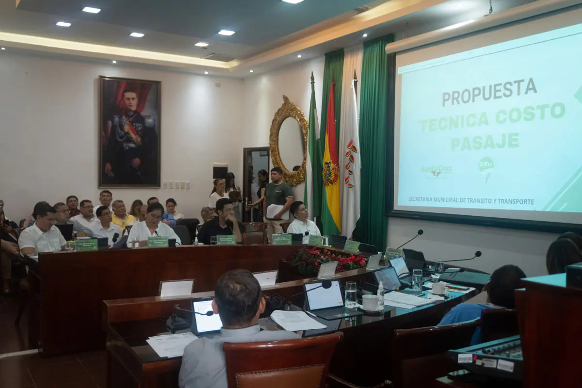 Reunión de la comisión mixta sobre el transporte. Foto: Concejo Municipal de Santa Cruz