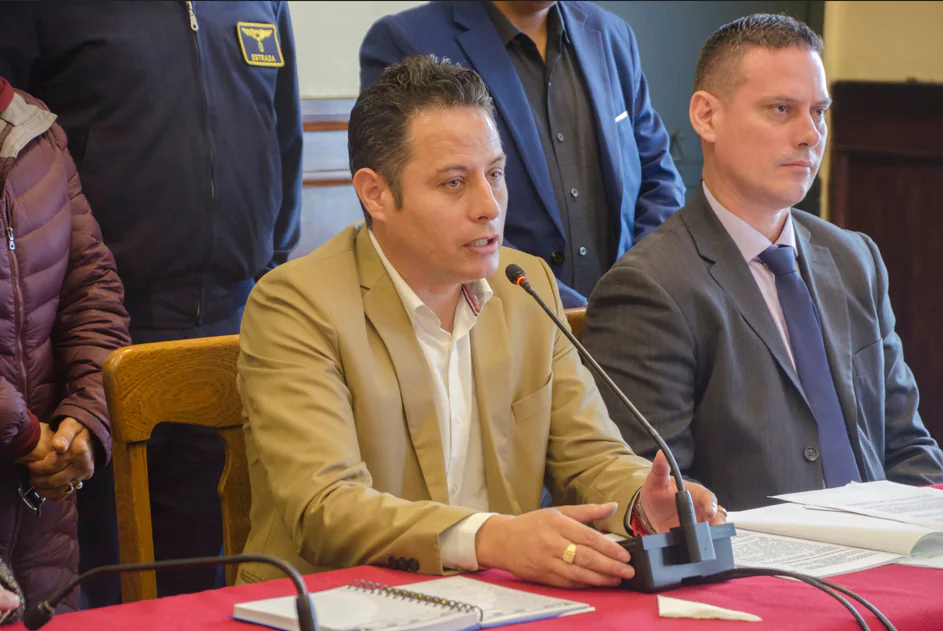 Beckhauser presenta proposición acusatoria contra Lara por tráfico de influencias