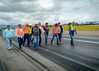 Naabol acelera crédito del BID para aeropuertos de Tarija y Uyuni