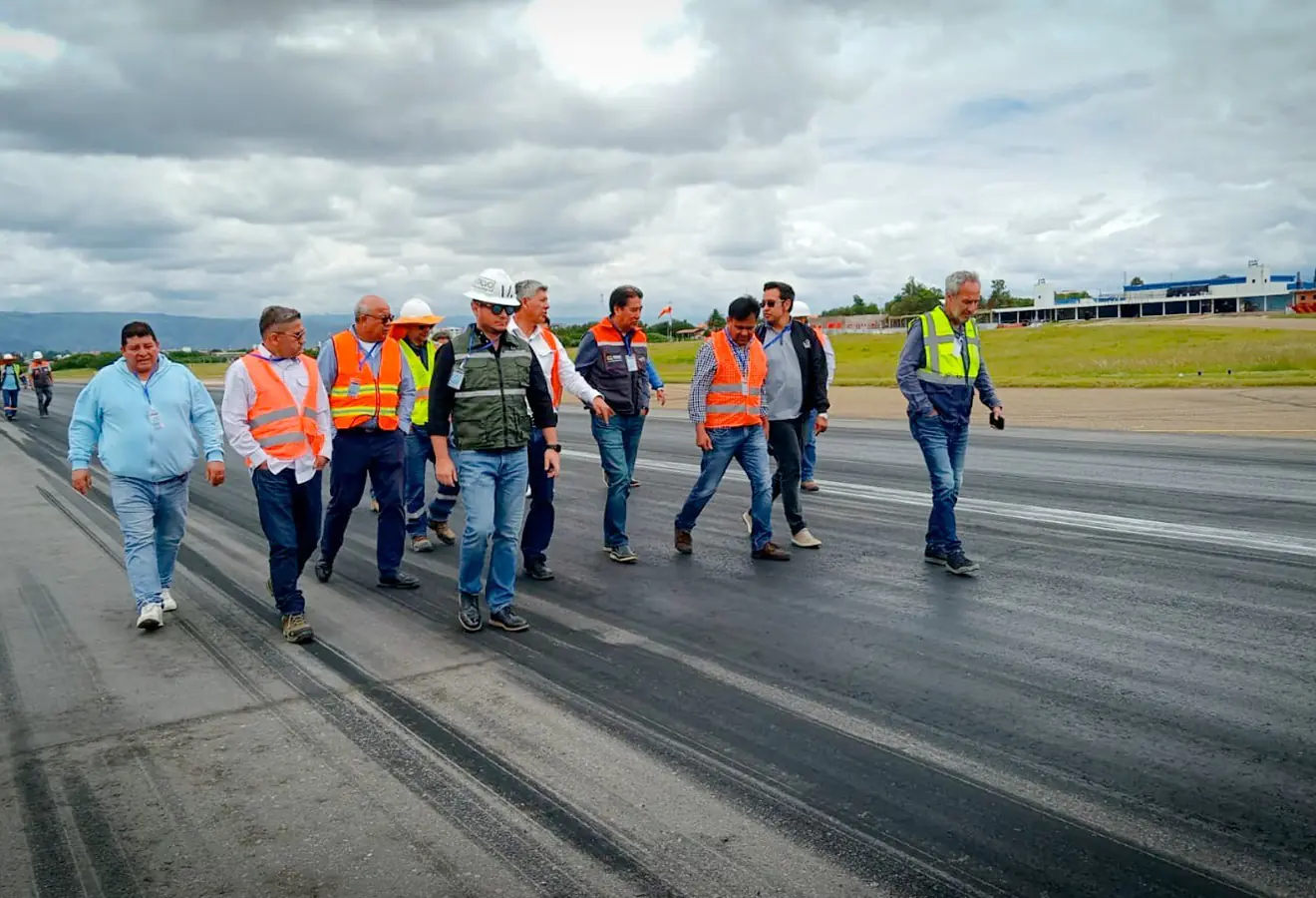 Naabol acelera crédito del BID para aeropuertos de Tarija y Uyuni