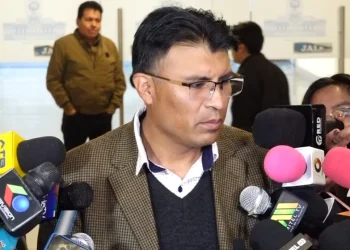 Senador Condori impulsa decreto para eliminar aportes sindicales obligatorios