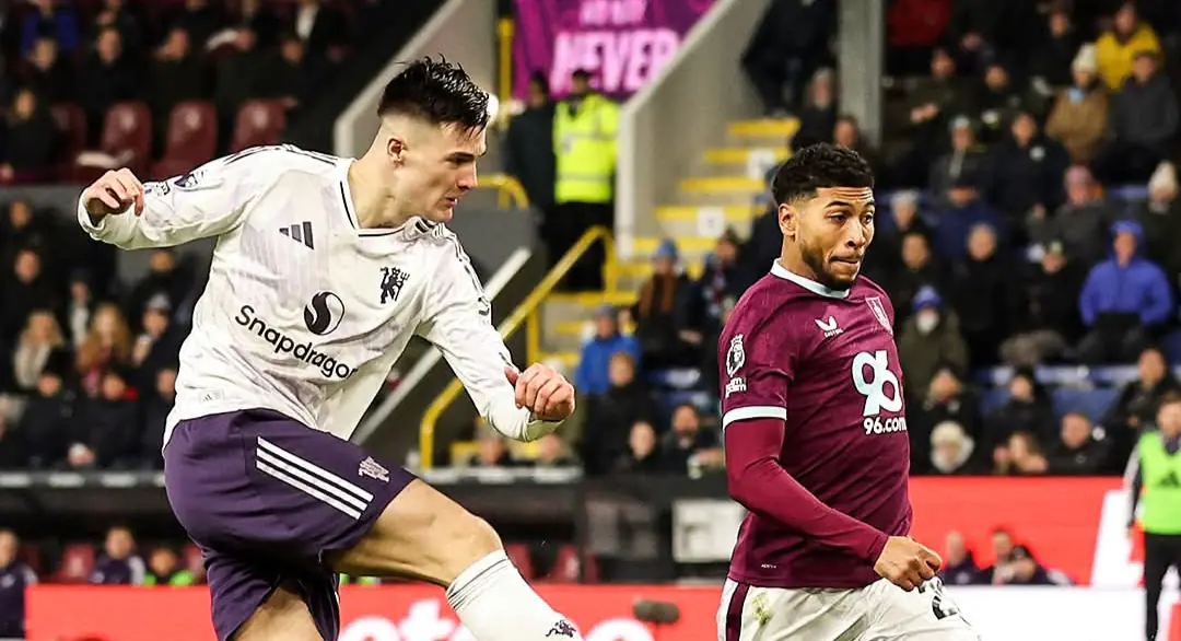Manchester United, aún sin entrenador, empata 2-2 con el Burnley
