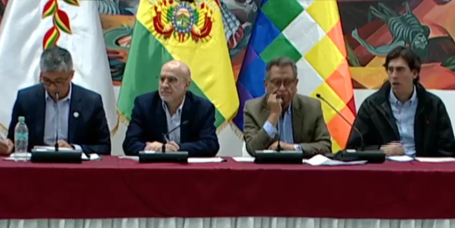 Gobierno y COB reanudan el diálogo en Casa Grande del Pueblo