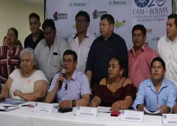 Dirigentes de la FAM Bolivia en reunión institucional