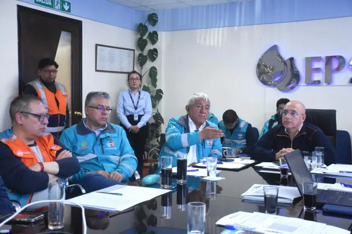 El alcalde de La Paz, Iván Arias, junto a organizaciones. FOTO: GAMLP