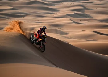 Benavides vence la etapa del Dakar en motos, Sanders toma la general