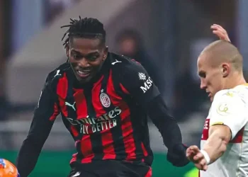 El AC Milan empata con Genoa y deja escapar al Inter en la Serie A