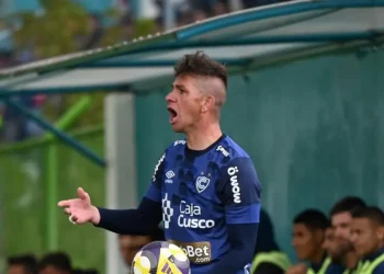 The Strongest negocia con el zaguero paraguayo Ortiz